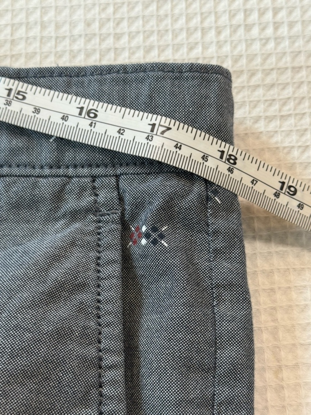 Penguin Gray Embroidered Pattern Shorts - Picture 6 of 7